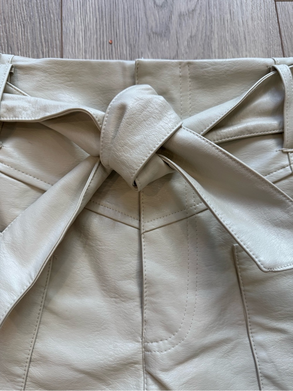 High-Waist Tie-Belt Leather Shorts in Pleather Faux Leather Cream - Picture 4 of 10